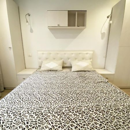 Bright Luxury Apartment Near Center 基希讷乌 外观 照片