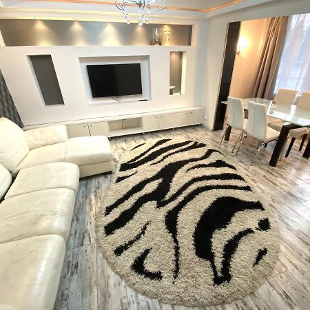 Bright Luxury Apartment Near Center 基希讷乌 外观 照片