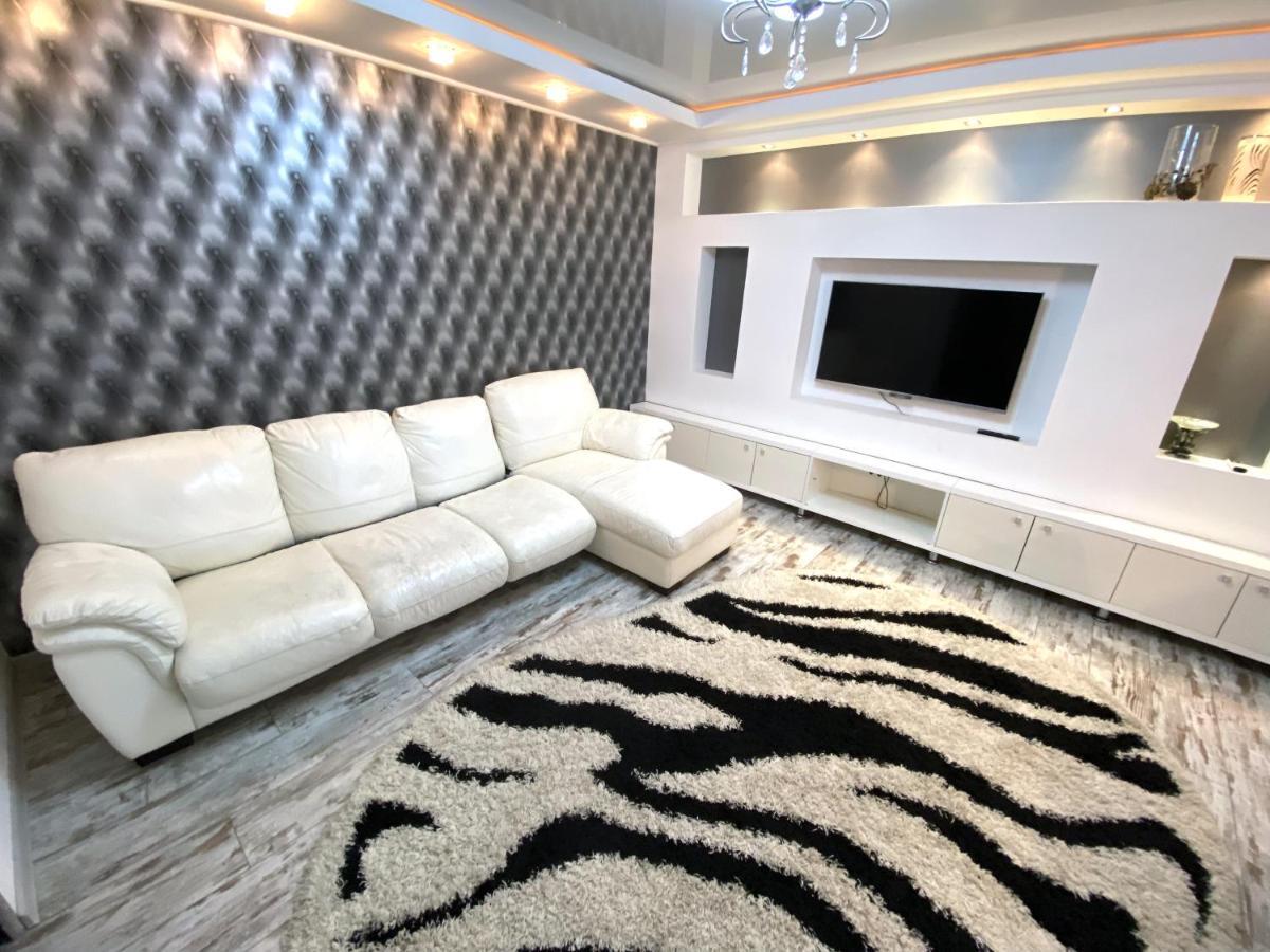 Bright Luxury Apartment Near Center 基希讷乌 外观 照片