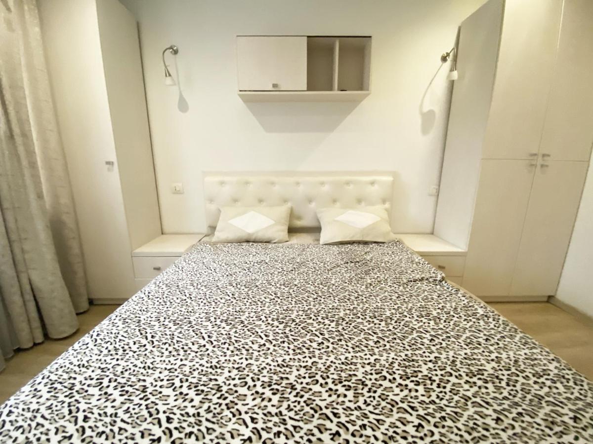 Bright Luxury Apartment Near Center 基希讷乌 外观 照片